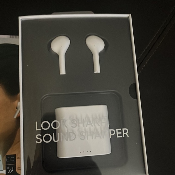 Ear buds - Picture 3 of 4